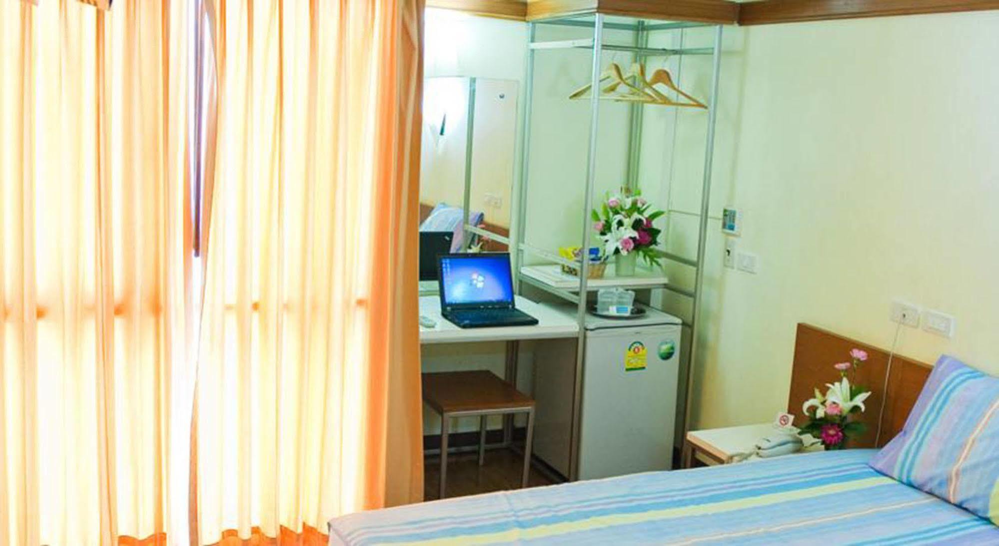 Mad Monkey Hostel Bangkok Dış mekan fotoğraf