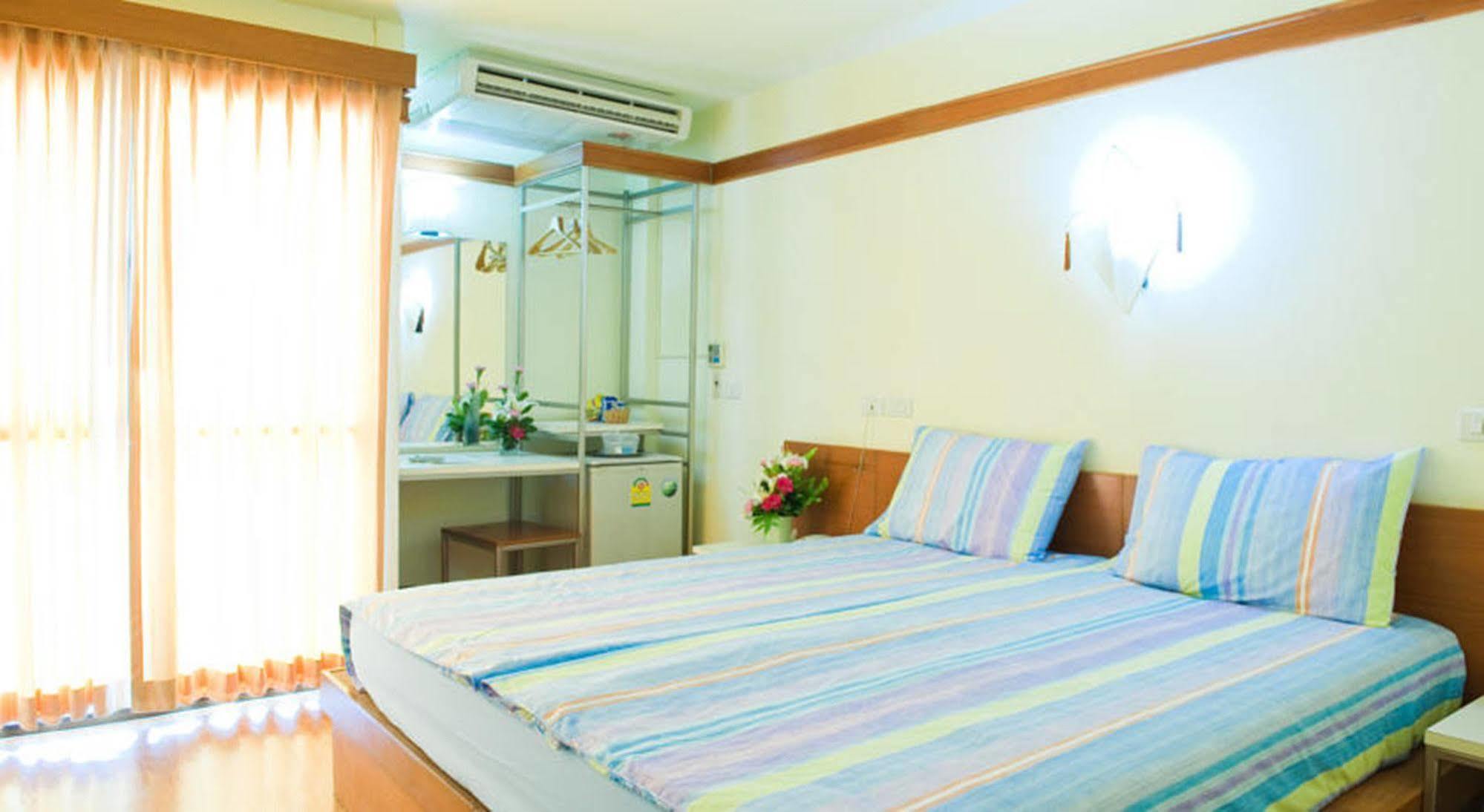Mad Monkey Hostel Bangkok Dış mekan fotoğraf
